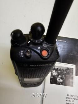 Motorola XTS5000 136-174 MHz VHF P25 Two Way Radio H18KEF9PW6AN w Charger