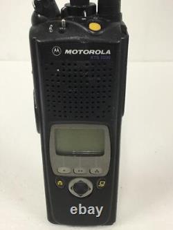 Motorola XTS 5000 H18UCF9PW6AN Two Way Radio with Charging Base & Ac Adapter