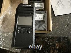 NEW Motorola DTR700 50 Channel 900 MHz Two Way Radio Walkie