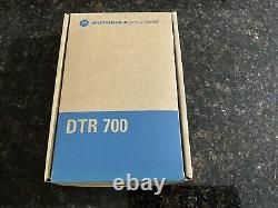 NEW Motorola DTR700 50 Channel 900 MHz Two Way Radio Walkie