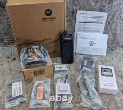NEW Motorola R7 Two-Way Digital Radio AAH06RDC9RA1AN MOTOTRBO 403-512M 4W NKP