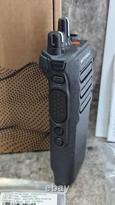 NEW Motorola R7 Two-Way Digital Radio AAH06RDC9RA1AN MOTOTRBO 403-512M 4W NKP