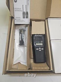 NEW in BOX Motorola CP200XLS AAH50RDF9AA5AN UHF 438-470 MHz Two Way Radio