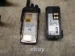 Nice Motorola XPR 7550e Two-Way Radio with Battery & Auto-Charger AAH56RDN9RA1AN
