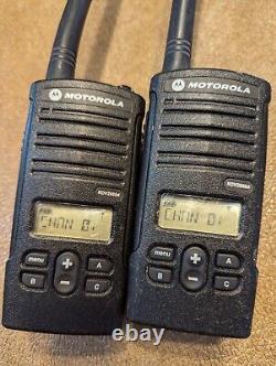 Pair 2 Motorola RDV2080d Two Way RadioS RV2080BKN8AA With Charger 8 channel VHF