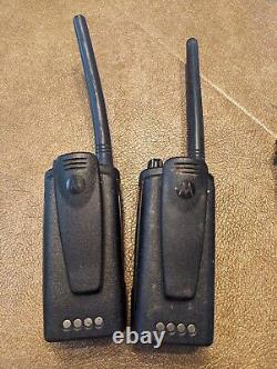 Pair 2 Motorola RDV2080d Two Way RadioS RV2080BKN8AA With Charger 8 channel VHF