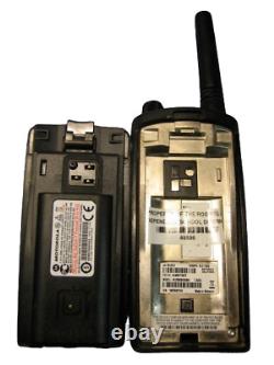 Pair 2 Motorola RU2080BKN Two Way RadioS RU2080BKN With Charger 8 channel VHF