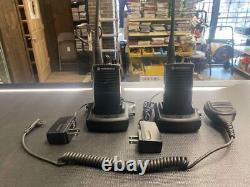 Pair Of Motorola Rdx Rdu4100 Two Way Radio With One Microphone & Charger Ppsdm