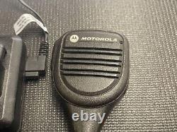 Pair Of Motorola Rdx Rdu4100 Two Way Radio With One Microphone & Charger Ppsdm