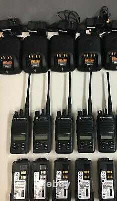 Qty5 Motorola MOTOTRBO XPR3500e UHF AAH02RDH9VA1AN Two Way Radios w Chargers