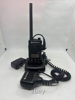 RDV2080d Motorola Two Way Radio 7 Channels with Dock, Adapter, HMN9026E Working