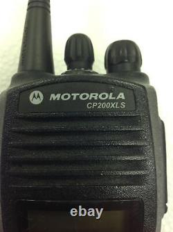 Set of 4 MOTOROLA CP200XLS Two Way Radio AAH50RDF9AA5AN Antenna/Battery/Charger