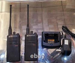 Two Pack Motorola On-Site RDU4100 10-Channel UHF Water-Resistant Two-Way Radio