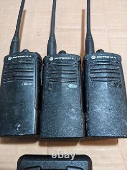 UNTESTED Motorola RDU4100 Two Way Radios Lot Of 3 With Charger Base
