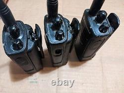 UNTESTED Motorola RDU4100 Two Way Radios Lot Of 3 With Charger Base