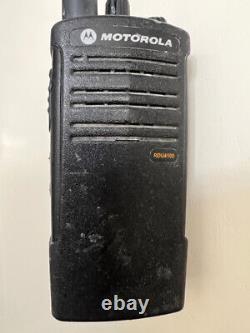 USED Motorola RDX RDU4100 (6) Two Way Radios & Charging Station