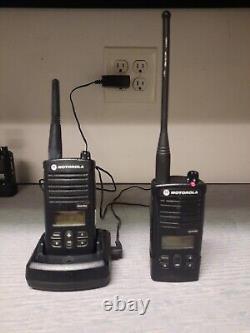 USED Motorola RDX RDU4160d Two Way Radios withCharger & OEM Great Batteries (X2)