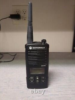 USED Motorola RDX RDU4160d Two Way Radios withCharger & OEM Great Batteries (X2)