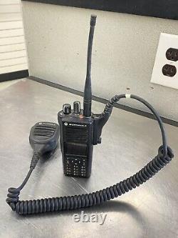 VGC Motorola XPR 7550e AAH56RDN9WA1AN Two Way Radio UHF 403-512 MHz Mic Battery