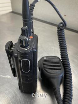 VGC Motorola XPR 7550e AAH56RDN9WA1AN Two Way Radio UHF 403-512 MHz Mic Battery