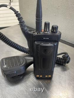 VGC Motorola XPR 7550e AAH56RDN9WA1AN Two Way Radio UHF 403-512 MHz Mic Battery