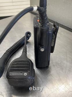 VGC Motorola XPR 7550e AAH56RDN9WA1AN Two Way Radio UHF 403-512 MHz Mic Battery