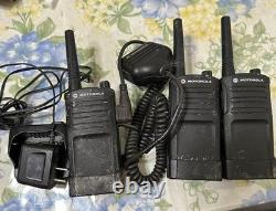 X3 MOTOROLA TWO WAY RADIOS (3x RMU2040) 1 Chargers & 3 Clips Included, Read Des