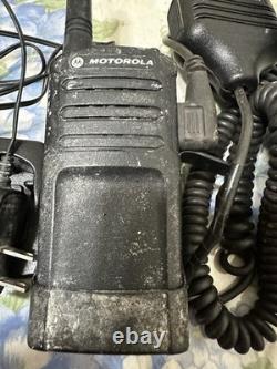 X3 MOTOROLA TWO WAY RADIOS (3x RMU2040) 1 Chargers & 3 Clips Included, Read Des