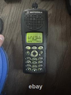 13x LOT de Motorola XTS2500 Modèle III 700/800 MHz P25 Numérique H46UCH9PW7AN