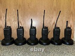 1 Motorola CP200d AAH01QDC9JC2AN UHF 16 Channel Two-Way Radio<br/>

<br/>
Un Motorola CP200d AAH01QDC9JC2AN UHF radio bidirectionnelle à 16 canaux.