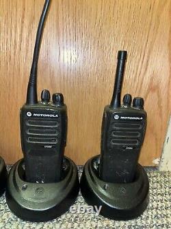 1 Motorola CP200d AAH01QDC9JC2AN UHF 16 Channel Two-Way Radio 	<br/>

		<br/>Un Motorola CP200d AAH01QDC9JC2AN UHF radio bidirectionnelle à 16 canaux.