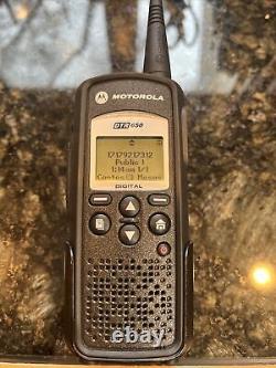 1 Très Propre Motorola Dtr650 Portable Numérique Avec Accessoires