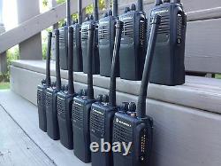 (20) Motorola Ht750 Deux Voies Portables Radios Vhf 136-174mhz 16ch Aah25kdc9aa3an