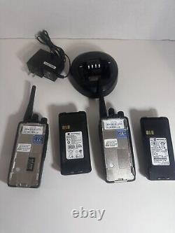 2 Motorola CP185 Radio bidirectionnelle UHF 435-480 MHz 16 canaux avec chargeur et lot de batteries LIRE