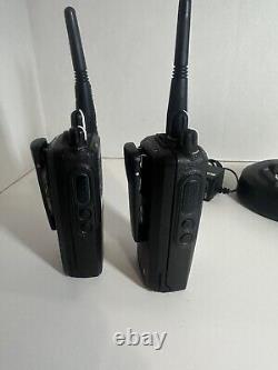 2 Motorola CP185 Radio bidirectionnelle UHF 435-480 MHz 16 canaux avec chargeur et lot de batteries LIRE