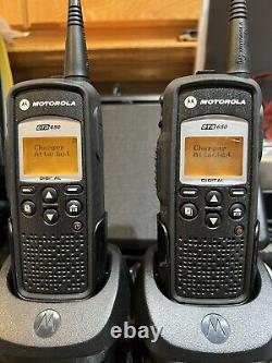 2 Motorola Dtr650 Portables Numériques Avec Accessoires