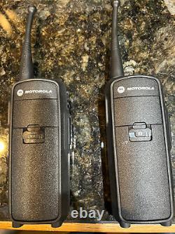 2 Motorola Dtr650 Portables Numériques Avec Accessoires