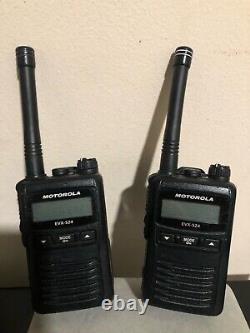 (2) Motorola Evx-s24 Radios À Deux Voies Plage De Fréquences (mhz) 403-480 Digital/analog
