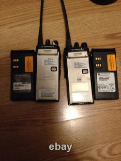 2 Motorola. HT1250 LS+. Radio portatif bidirectionnel AAH25SDH9DP5AN. LIRE
