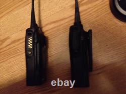2 Motorola. HT1250 LS+. Radio portatif bidirectionnel AAH25SDH9DP5AN. LIRE