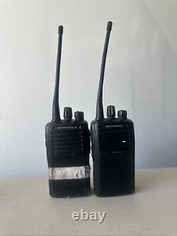 2 Motorola VX-261-G7-5 Radio bidirectionnelle 16 CH UHF VX-261 / Pas de chargeur