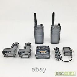 2-Pack Motorola RMU2040 UHF 4-Channel Two-Way Radios Black Ship Same Day - Translation: Lot de 2 talkies-walkies Motorola RMU2040 UHF à 4 canaux noirs, expédition le même jour.