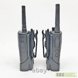 2-Pack Motorola RMU2040 UHF 4-Channel Two-Way Radios Black Ship Same Day - Translation: Lot de 2 talkies-walkies Motorola RMU2040 UHF à 4 canaux noirs, expédition le même jour.