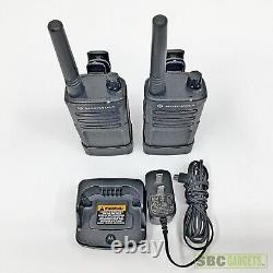 2-Pack Motorola RMU2040 UHF 4-Channel Two-Way Radios Black Ship Same Day - Translation: Lot de 2 talkies-walkies Motorola RMU2040 UHF à 4 canaux noirs, expédition le même jour.