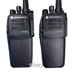 2 Radios bidirectionnelles Motorola XPR 6350 avec batterie, clip de ceinture et antenne, très propre