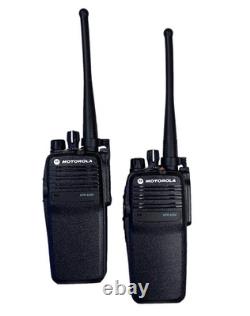 2 Radios bidirectionnelles Motorola XPR 6350 avec batterie, clip de ceinture et antenne, très propre