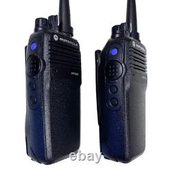 2 Radios bidirectionnelles Motorola XPR 6350 avec batterie, clip de ceinture et antenne, très propre