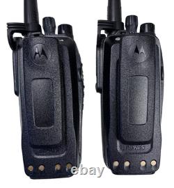 2 Radios bidirectionnelles Motorola XPR 6350 avec batterie, clip de ceinture et antenne, très propre