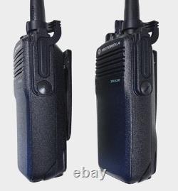2 Radios bidirectionnelles Motorola XPR 6350 avec batterie, clip de ceinture et antenne, très propre