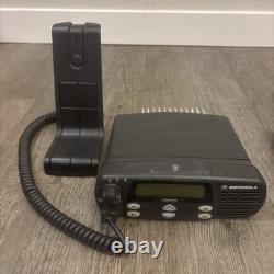 2× Radios mobiles Motorola CDM1250 avec microphones, non testées, en l'état